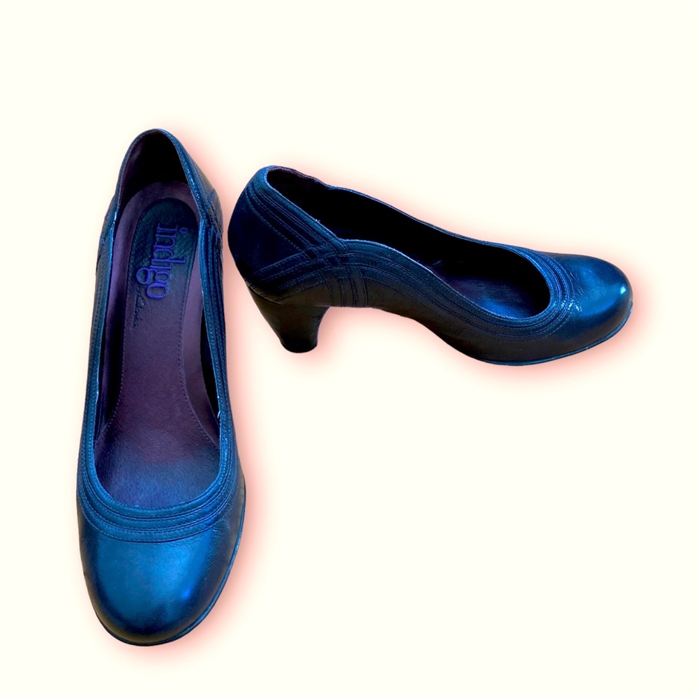 Clarks Indigo navy heel / pumps, size 8 1/2
